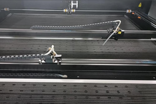 Découpeur laser à double tête C-1816