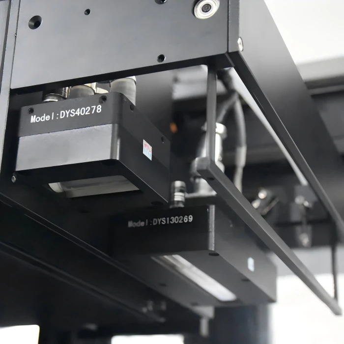 Imprimante &agrave; plateau grand format UV-H2513